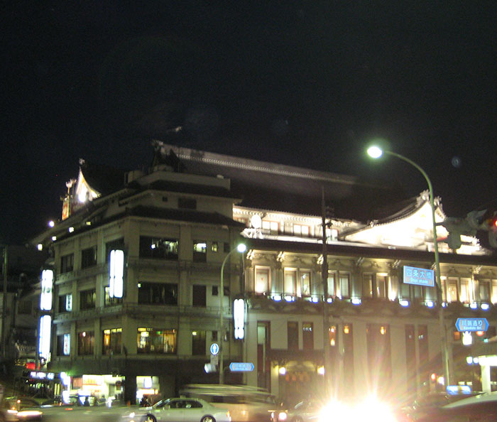 夜の南座
